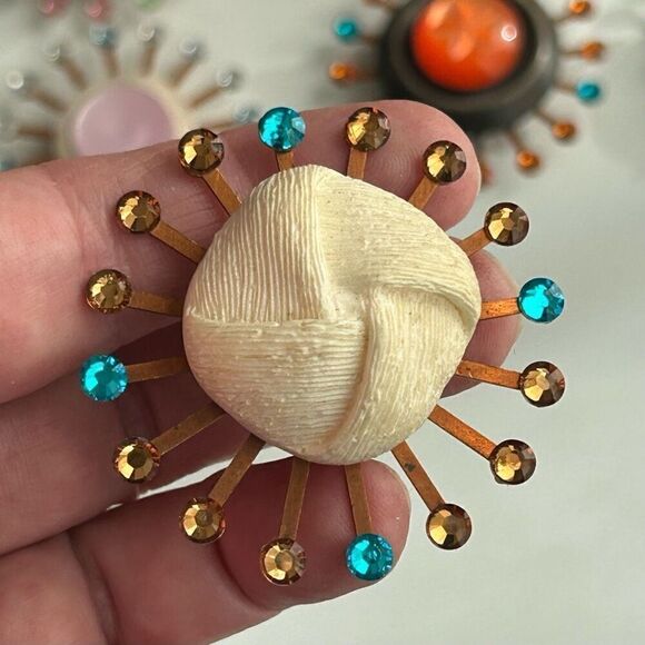 Vintage Upcycled Atomic Starburst Refrigerator Magnet Buttons Rhinestones Cream - Picture 5 of 7